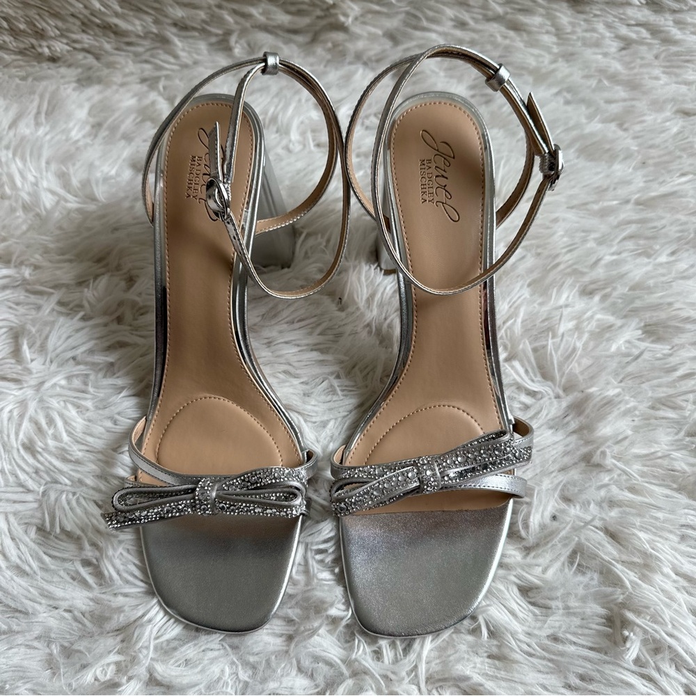 Jewel Badgley Mischka Hillary Ankle Strap Heeled Sandal Sliver New Size 11